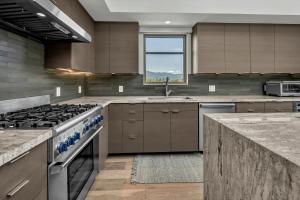 Luxury Modern Home with Views - 3 Acres, 4000 Sq Ft