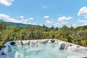 Luxury Modern Home with Views - 3 Acres, 4000 Sq Ft