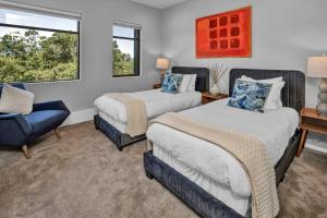 Luxury Modern Home with Views - 3 Acres, 4000 Sq Ft