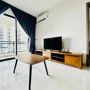 Seaview 2B1R 8pax Condo Forest City 4J-910