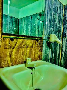 Lovely lodge & Hostel