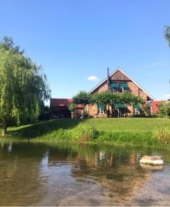 Gemütliches Fachwerkhaus am See mit Kamin - 4hvězdičkové hotely ve městě Warendorf