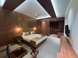 Hyders Mahal & Hotel