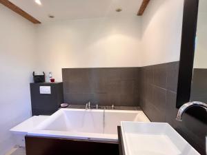 Maisons de vacances Au Pavillon du Chateau - Mer & Plage Juno Beach : photos des chambres