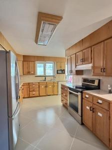 Spacious Getaway Two Homes on a Tranquil Vineyard Ideal for Large Groups