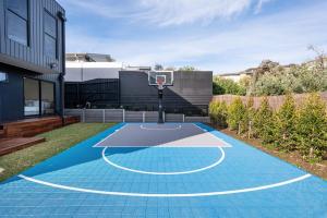 Seabound Luxe - Pool, Court, Walk to Beach and Village