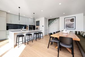 Seabound Luxe - Pool, Court, Walk to Beach and Village