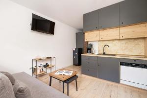 Piastów Comfy Apartment with Balcony & Home office in Katowice by Noclegi Renters