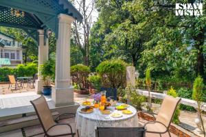 StayVista at The Emily Chalet 7 BR House in Nainital with Bonfire, BBQ