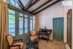 StayVista at The Emily Chalet 7 BR House in Nainital with Bonfire, BBQ