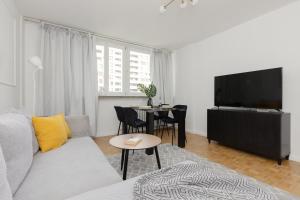 Warsaw City Center Skylines Apartment by Noclegi Renters