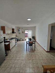 Departamento frente al río