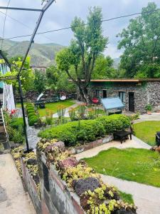 Tsotnes kingdom Cottages