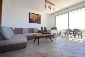 Appartements Spacieux Appartement Vue Mer et Montagne en dernier etage avec Terrasse - Parking et Wifi : photos des chambres