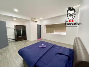 Staycation Homestay 15 Kch City Mall Landed House