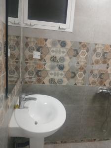 Room with private bathroom in a flat-ladies only