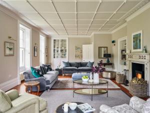 Large Manor House with Pool Hot Tub & Gardens