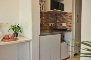 Panoramic City Views -15th Floor Studio Apartment