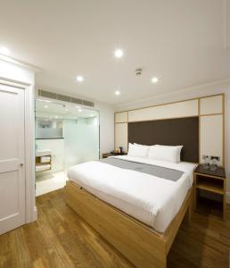 King Room room in The Z Hotel Gloucester Place