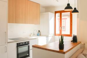 Large quiet apartment with balcony