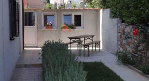 Apartment Okrug Gornji 24