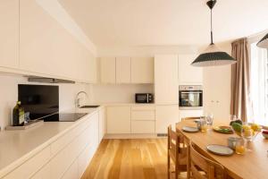 Family-Friendly Home for 10 in Prime Location