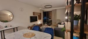 Skyline Luxe Sea view Apartemnt