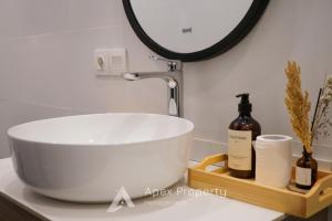 Riverside Villa - Nyanyi Beach