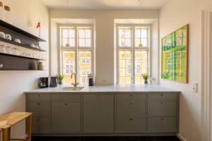Lovely Apartment Overlooking Kings Garden