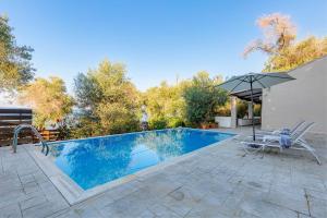 Deja Blue Beach & Pool House, by Estia