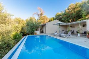 Deja Blue Beach & Pool House, by Estia