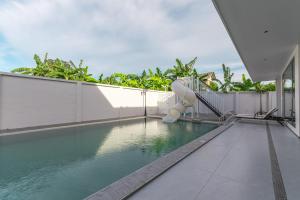 TML-6 bedrooms-independent swimming pool and Luxury KTV room and fitness area and pool table