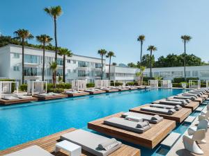 So White Boutique Suites