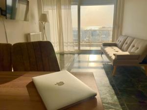 Krystalli 3BR apartment in Voula by ΜΡS