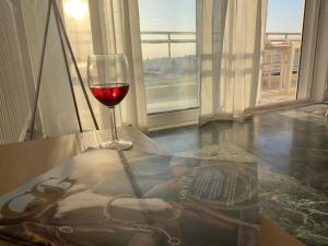 Krystalli 3BR apartment in Voula by ΜΡS