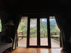 The Cliff and River Jungle Resort ภูผาและลำธารรีสอร์ท