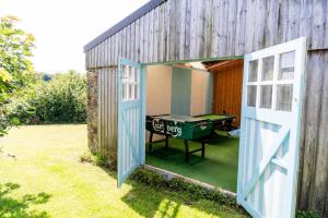 Charming Rural Escape with Hot Tub Play Room BBQ