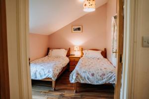 Charming Rural Escape with Hot Tub Play Room BBQ