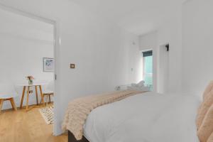 Stylish Lena Apartments Hammersmith by MySquare