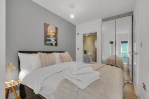 Stylish Lena Apartments Hammersmith by MySquare