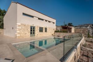 Olive Hideaway Boutique Villa - Private Pool - 7 Pax -Pet Friendly