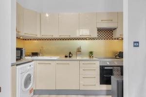 Stylish Lena Apartments Hammersmith by MySquare