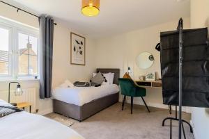 Modern & comfy 4 bedrooms Corby house free parking