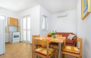 1 Bedroom Cozy Apartment In Srima