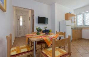 1 Bedroom Cozy Apartment In Srima