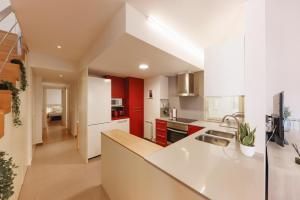 Bravissimo Cort Reial 4B Duplex, Monthly Apartment