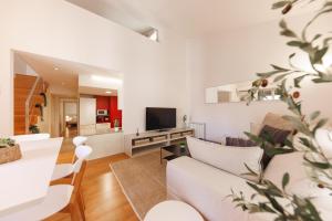Bravissimo Cort Reial 4B Duplex, Monthly Apartment