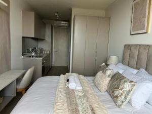 Khenjadji At One Rosebank