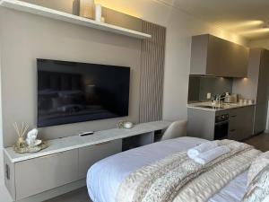 Khenjadji At One Rosebank