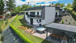 Cloud9 Holiday house